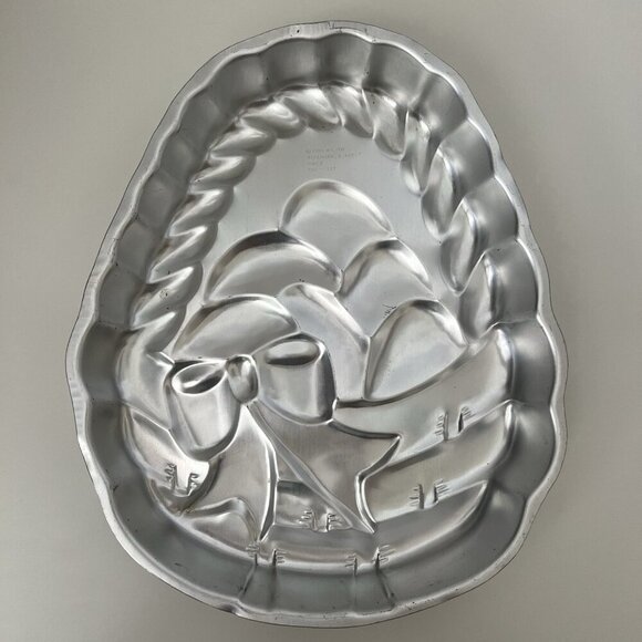 WILTON 1980 Easter Cake Pan Eggs In A Basket Cake Mold - Picture 3 of 9